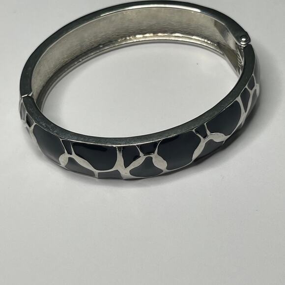 Bangle bracelet silver tone with black enamel animal print hinged magnetic close - Picture 7 of 15